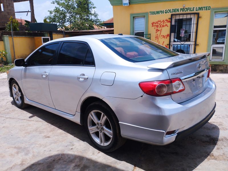Thumbnail 3 of 2012 Toyota Corolla SE